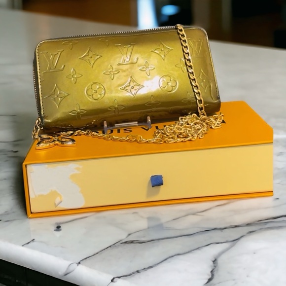 SOLD - Louis Vuitton Rare Long zippy ON CHAIN - Picture 2 of 16